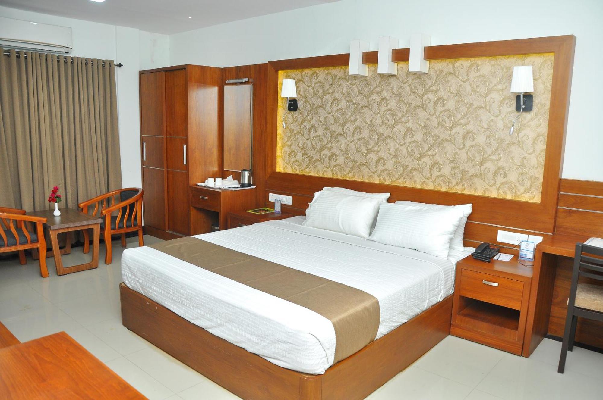 Kallada Mamatha Motels Kunnamkulam 外观 照片