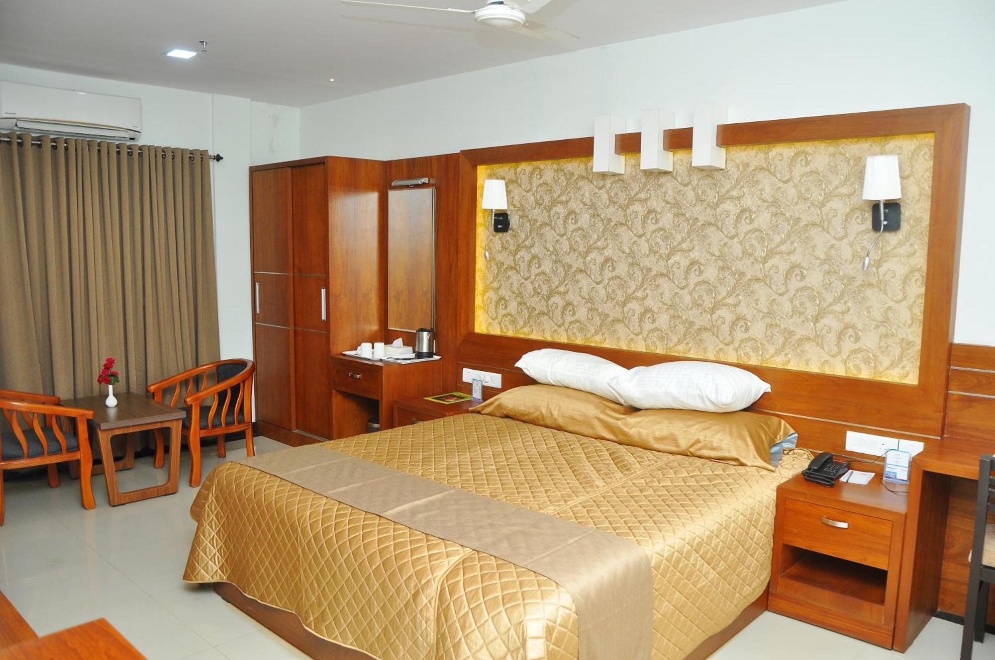 Kallada Mamatha Motels Kunnamkulam 外观 照片